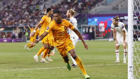 Denzel Dumfries hat die Niederlande mit drei Scorerpunkten ins Viertelfinale der WM geführt. Die USA scheidet somit aus.