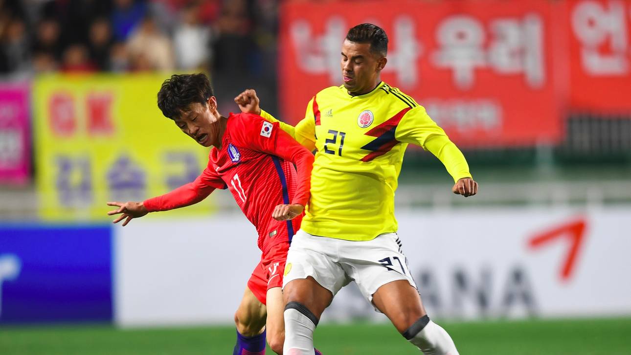 Kolumbianer mit Rassismus-Geste