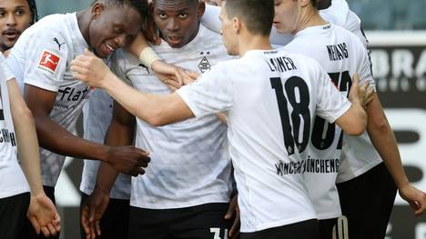 Borussia Mönchengladbach besiegt Arminia Bielefeld 5:0