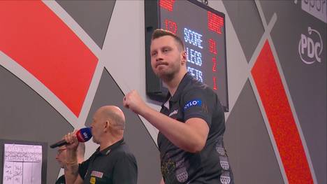 Florian Hempel startet mit einem Sieg über Keegan Brown in die Darts-WM. In einer packenden Partie gewinnt der Deutsche 3:2.