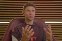 Thomas Müller witzelt über die Motivation für die laufende Saison und nennt einen entscheidenden Faktor für den Titelhunger der Bayern. 