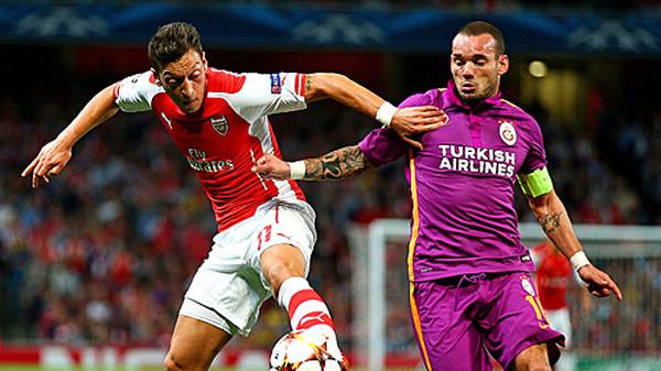 Das Spielmacher-Duell gegen Galatasarays Wesley Sneijder gewinnt Özil klar