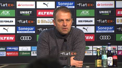 Bayern verspielt eine 2:0-Führung in Gladbach. Trainer Hansi Flick lässt das Team fast unverändert durchspielen und erklärt anschließend seine Entscheidung.