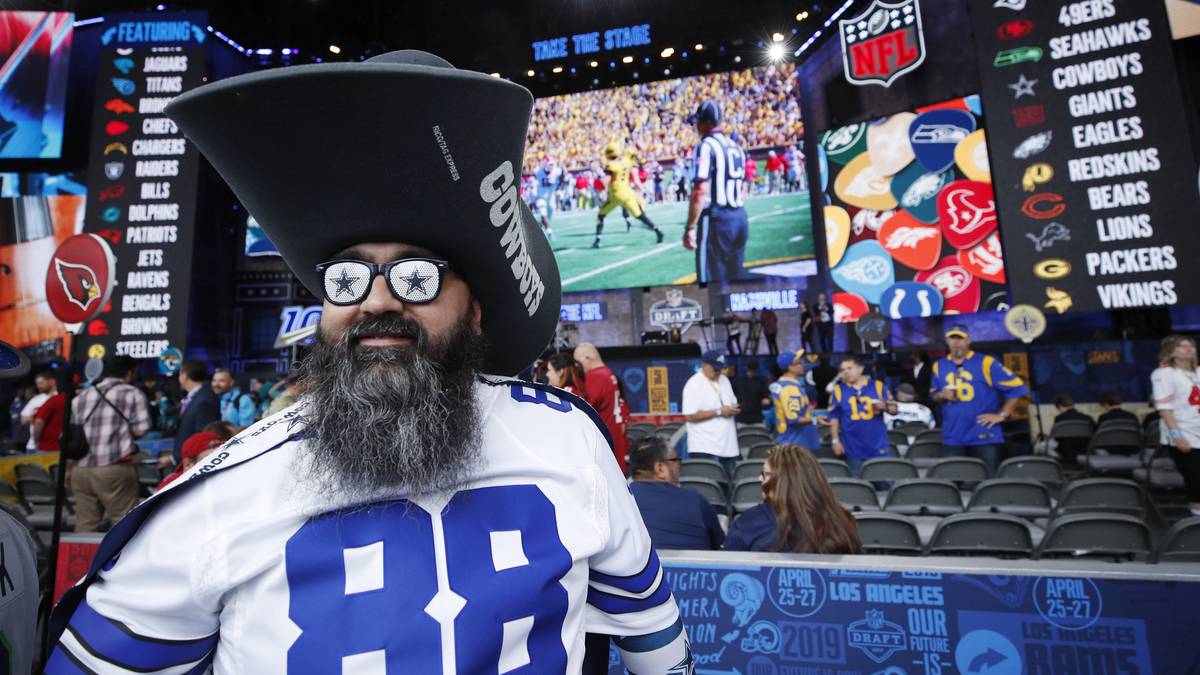 In sieben Runden werden an drei aufeinanderfolgenden Tagen die einzelnen Talente ausgewählt. Das schlechteste Team aus dem Vorjahr hat den ersten Pick, der Super-Bowl-Sieger kommt als letztes dran. Dadurch soll die Chancengleichheit erhöht werde