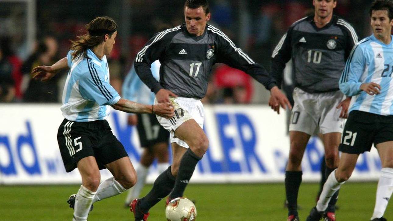 Martin Max (Deutschland, Nr. 17) in seinem einzigen Länderspiel gegen Argentinien