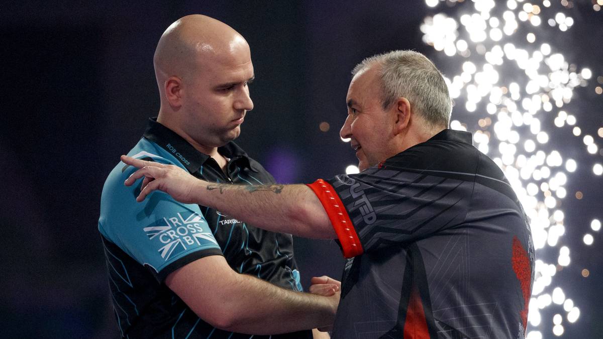 PLATZ 13 - Rob Cross kürt sich zum neuen Darts-Weltmeister. Im Finale setzt sich der Newcomer deutlich mit 7:2 gegen Darts-Legende Phil Taylor durch. Spektakulärer war allerdings das Halbfinale. Cross entscheidet das Match erst im Sudden Death gegen Michael van Gerwen für sich