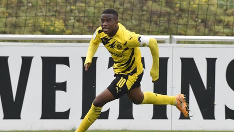 Dortmunds Supertalent hat über das Niveau im Profi-Training gesprochen, an dem er seit Saisonbeginnt teilnimmt.  