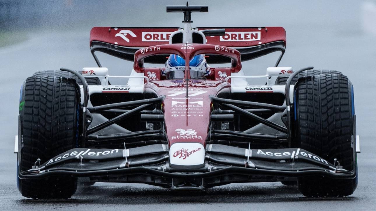 Bottas in Silverstone vor Hamilton