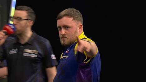 Luke Littler startet in Birmingham mit einem 6:0 gegen Jonny Clayton.  