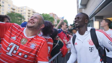 „Back on the road!“ - Unter diesem Motto ging es für die Bayern eine Woche in die USA. Diesmal durften Fans in Washington D.C. und Green Bay den deutschen Rekordmeister so nah wie noch nie erleben. 