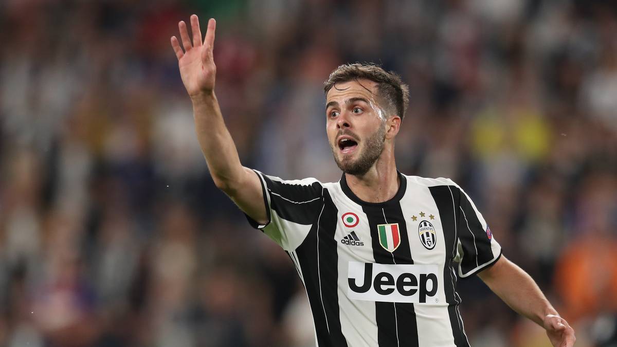 ZENTRALES MITTELFELD - MIRALEM PJANIC: Der Bosnier gibt im Spiel der Italiener den Takt vor. Auch Freistöße schießen kann der 27-Jährige ganz gut. In den K.o.-Spielen taucht Pjanic allerdings ganz gerne auch mal unter