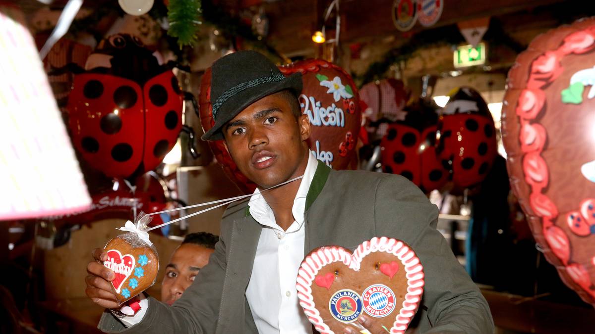 Douglas Costa 
