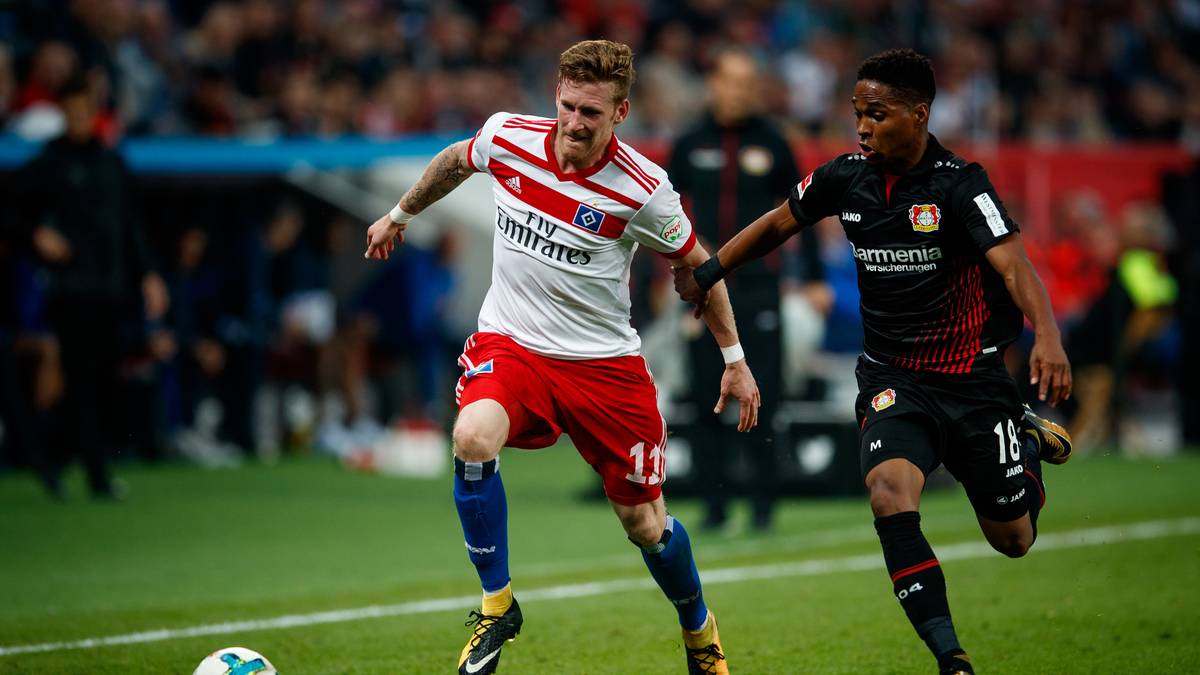 Im Sommer 2018 wechselt der damals 27-Jährige für drei Millionen Euro zum FC Augsburg, für den er bereits von 2013 bis 2014 spielte und findet dort zu alter Stärke zurück