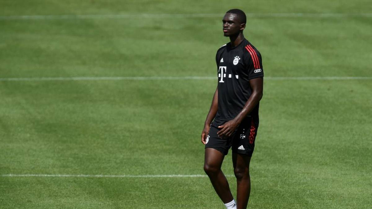 FC Bayern München: Verletzungsschock bei Neuzugang Tanguy Nianzou 