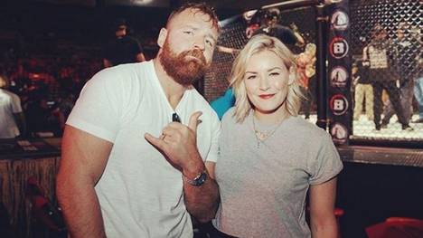 Renee Young, Ehefrau von Jon Moxley, war an Corona erkrankt