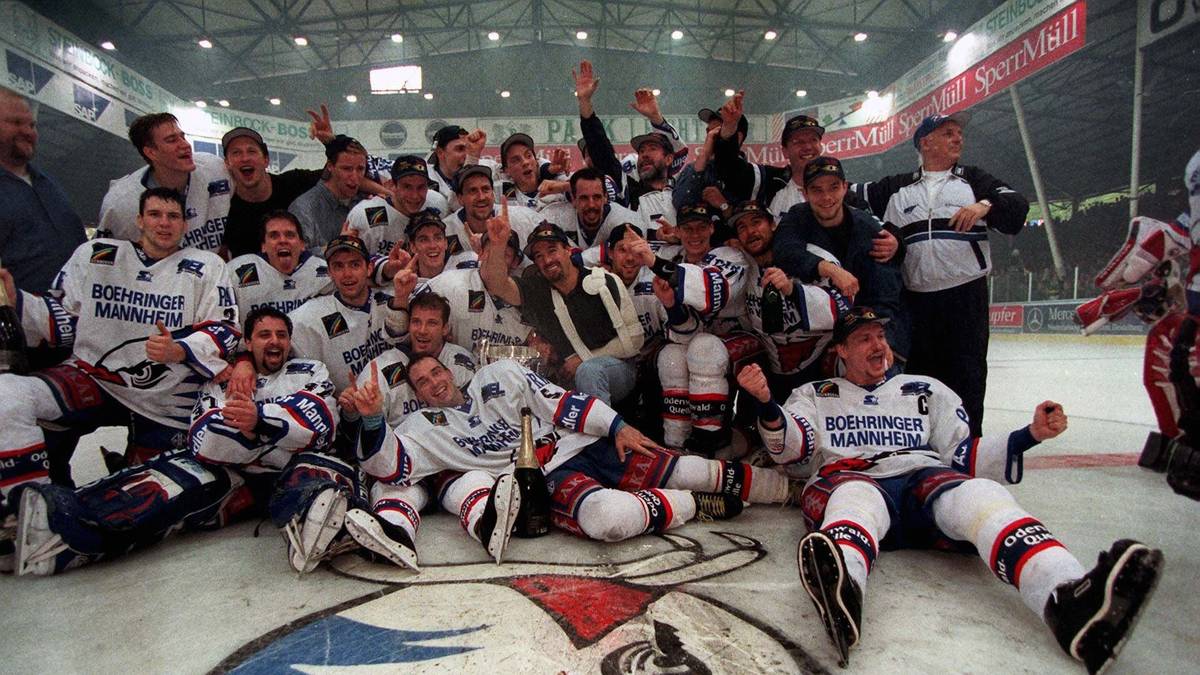 1997/98 - ADLER MANNHEIM - Eisbären Berlin 3:1: Ein Jahr später setzen sich die Adler mit 3:1 gegen die Eisbären Berlin durch
