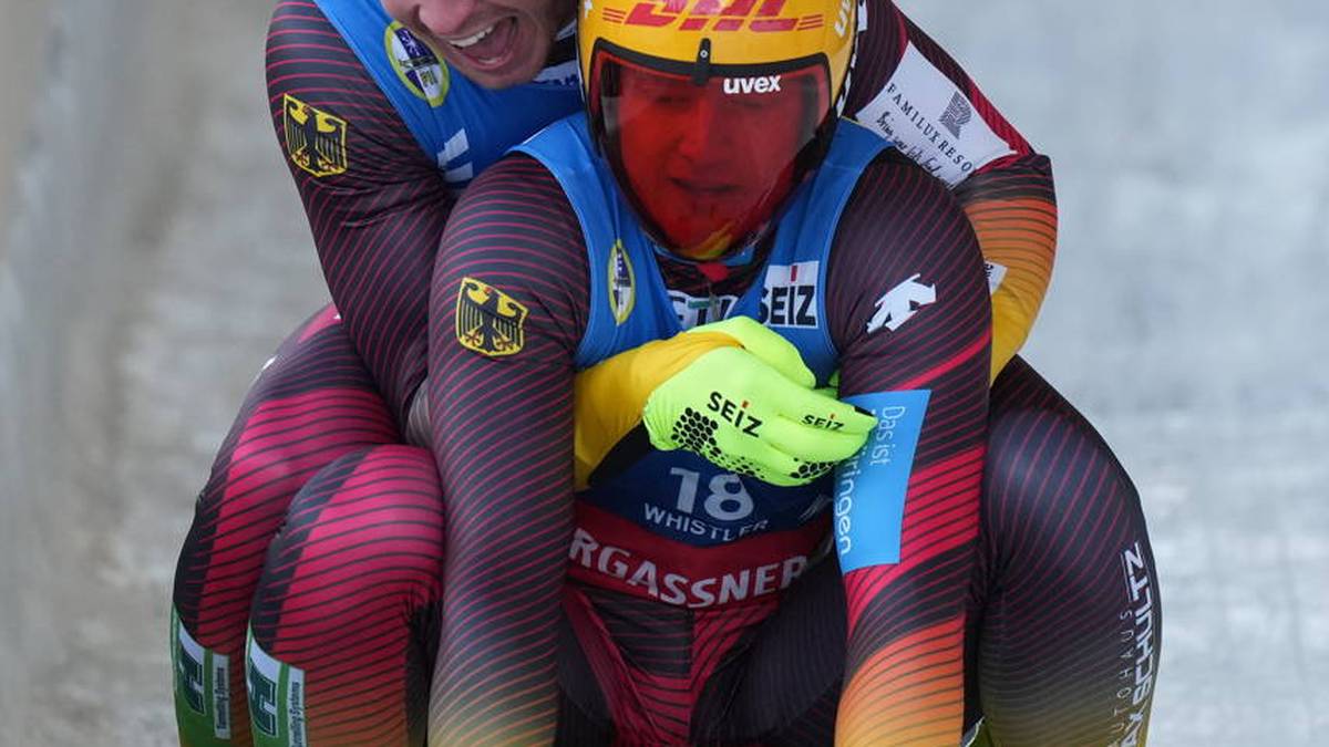 RODELN: Die deutschen Medaillengaranten wollen auch im Eiskanal von Cortina liefern. Bei den Männern sind dies Legende Felix Loch (Olympiasieger 2014, l.) und Max Langenhan (v.), Weltmeister von 2025. Langenhan gelangen vier Superläufe zu Gold
