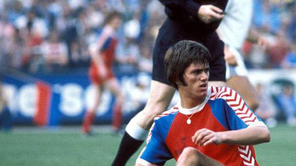 Als Spieler begann er 1974 bei Bayer Uerdingen in der Zweiten Liga. Nach 216 Spielen und 85 Toren wechselte er 1980 dann zum 1. FC Kaiserslautern