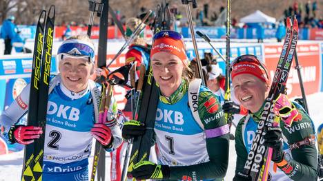 Denise Herrmann (M.) feierte ihren dritten Weltcup-Sieg vor Franziska Hildebrand (r.) und Kaisa Mäkäräinen