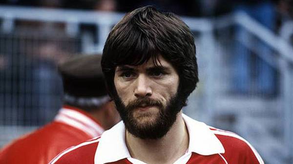 Für die "Roten Teufel" lief er 66mal auf. Der torgefährliche Mittelfeldspieler erzielte dabei 24 Treffer, um dann 1983 wieder zu Bayer 05 Uerdingen zurückzukehren