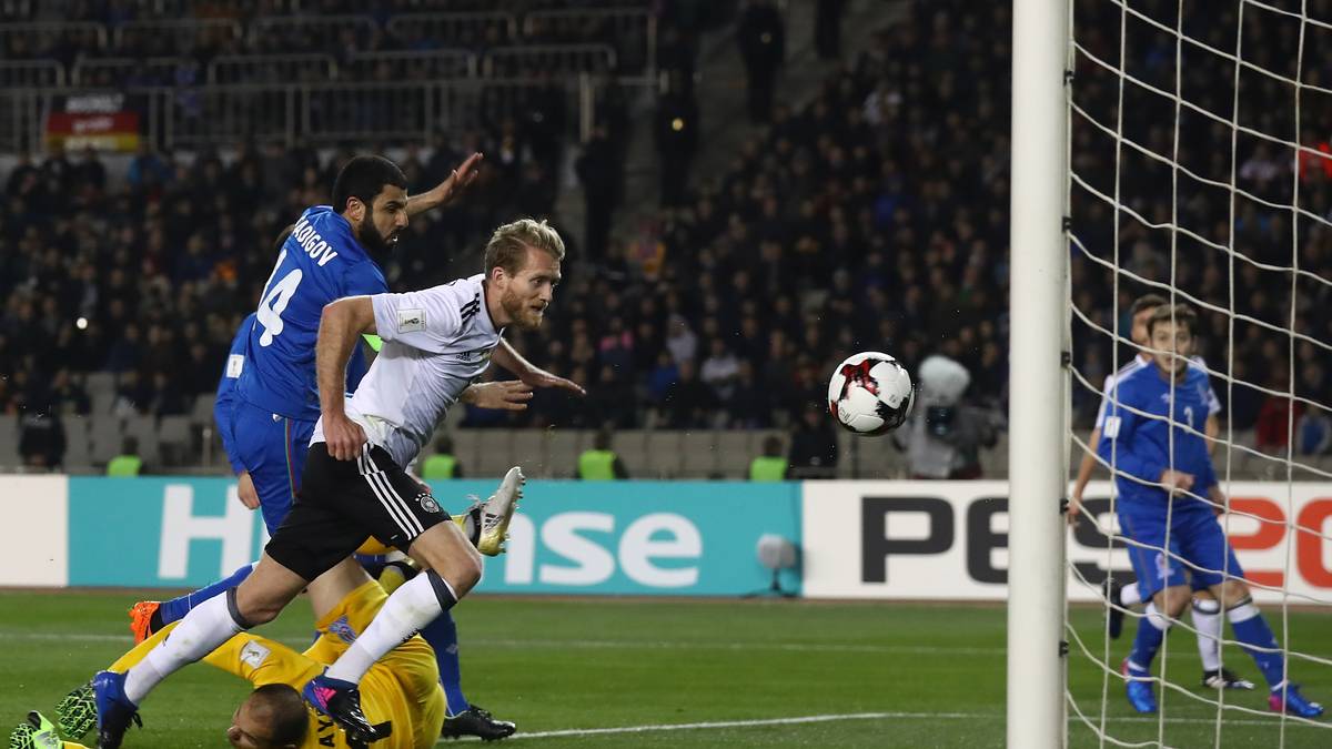 Und die nutzt der Dortmunder, der seit Oktober 2015 nicht mehr von Beginn an aufgelaufen war. Nach 19 Minuten trifft er nach einer Hereingabe von Jonas Hector zur Führung für die Deutschen