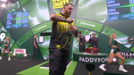 Cameron Menzies schlug nach seiner Niederlage in der ersten Runde der Darts-WM auf den Beistelltisch ein und verletzte sich an der Hand. Jetzt erklärt er was dazu geführt hat.