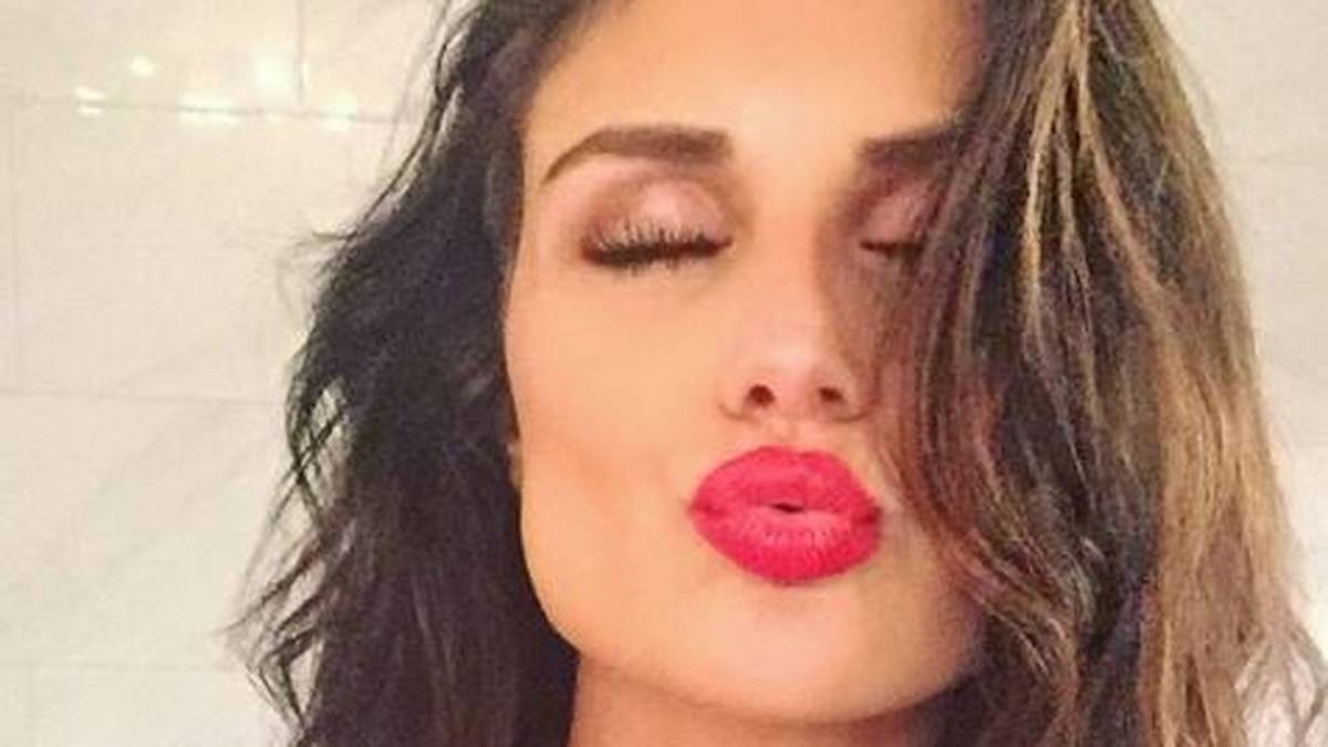 Weiter geht's mit einem Küsschen. Der Schmatzer ist für Tyler Seguin bestimmt. Der Star der Dallas Stars war bereits mit einem Playboy-Model liiert, Ali Nugent aber scheint letztlich die besseren Argumente gehabt zu haben. Sie wurde 2013 zur Miss Texas gewählt