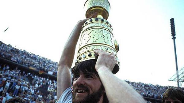 Beim zweiten Gastspiel in Krefeld erlebte Funkel seine sportlich erfolgreichste Zeit. 1985 gewann er den DFB-Pokal durch einen 2:1-Sieg im Finale gegen Bayern München