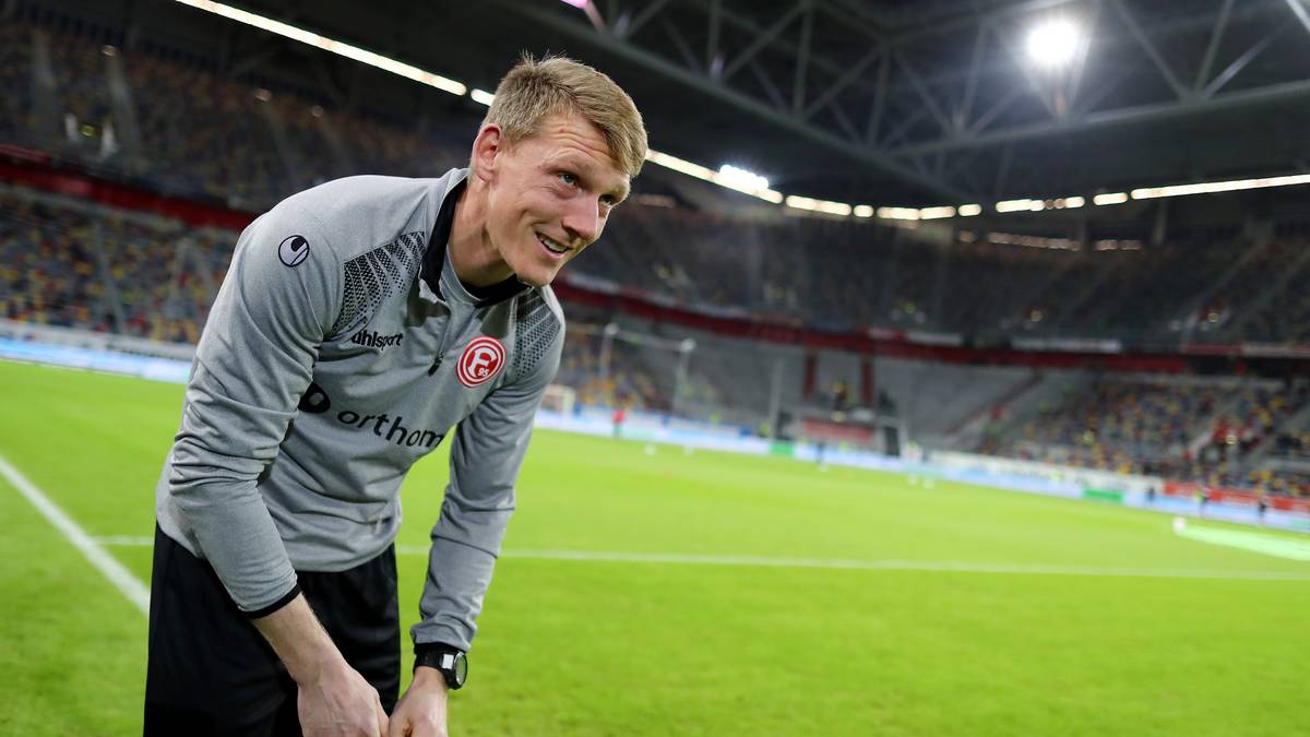 Auch bei FORTUNA DÜSSELDORF steht ein Klub-Urgestein neben Friedhelm Funkel an der Seitenlinie: AXEL BELLINGHAUSEN hilft dem Trainer-Routinier zusammen mit Thomas Kleine. Das Duo ersetzte 2017 Peter Hermann, als der Jupp Heynckes zum FC Bayern folgte - und etablierte sich: Funkel will beide nun nicht mehr missen