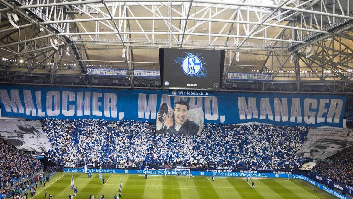 Schalke Fans gedenken 2019 dem verstobenen Manager Rudi Assauer