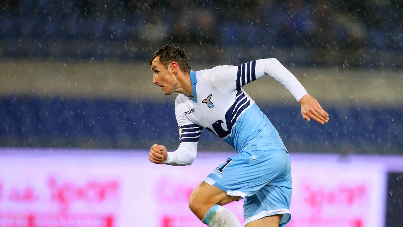 Klose empfängt mit Lazio Florenz