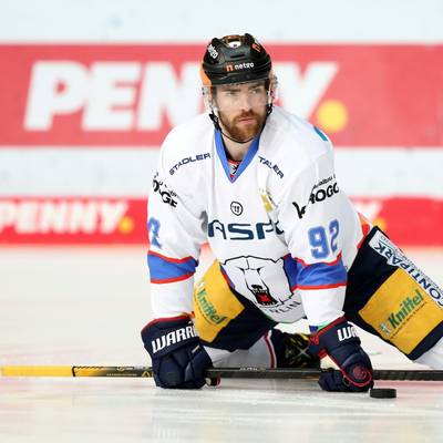 Marcel Noebels steckt mit Meister Eisbären Berlin weiter im Abstiegskampf der Deutschen Eishockey Liga fest und sieht nur einen Weg aus der Krise.