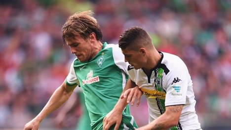 Granit Xhaka (r.) im Duell mit Clemens Fritz