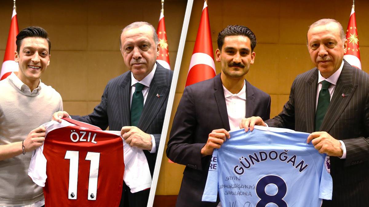 Mesut Özil und Ilkay Gündogan überreichten Türkeis Staatspräsident Erdogan Trikots ihrer Klubs