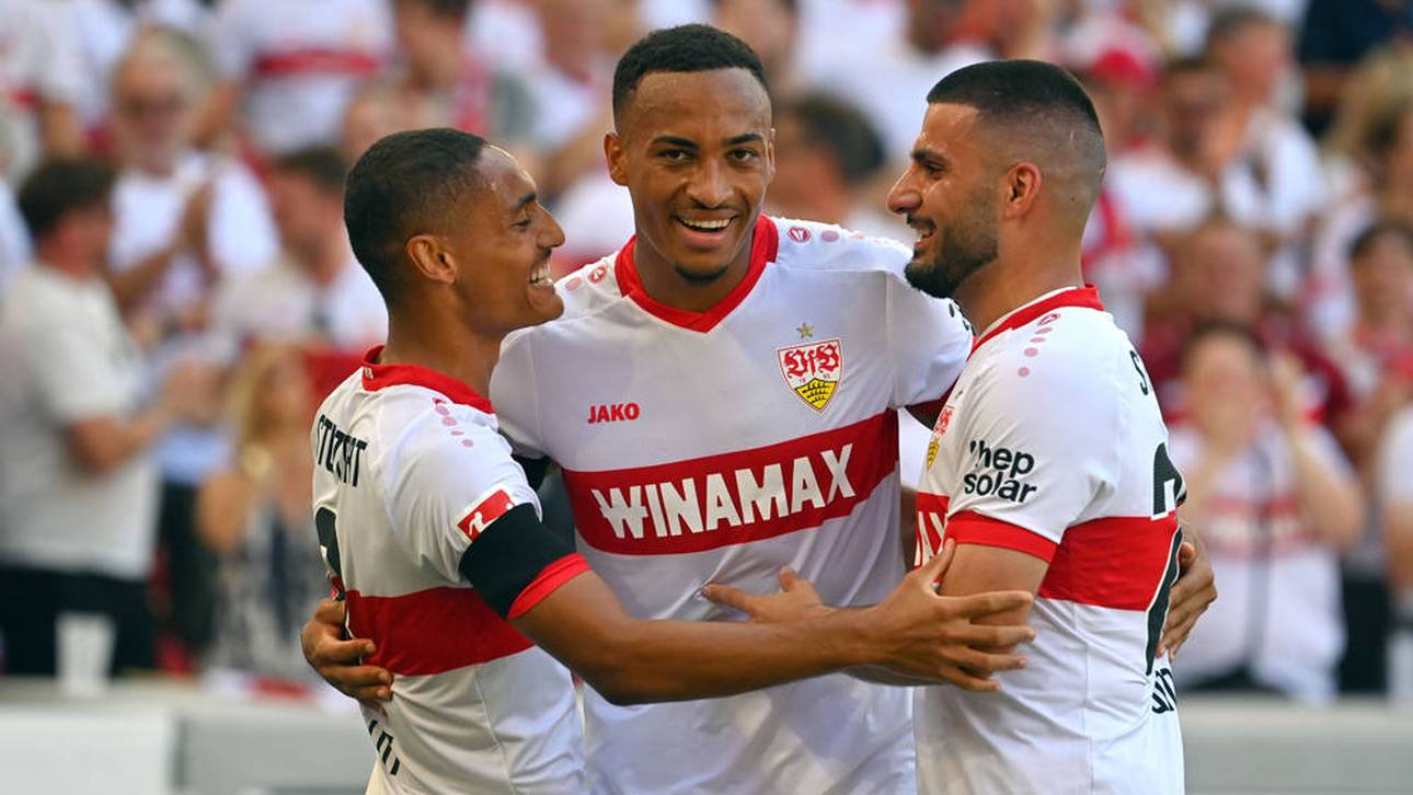 Jamie Leweling (m.) hat dieser Tage nicht nur mit dem VfB Stuttgart viel zu Lachen, sondern darf sich auch über seine erste DFB-Berufung freuen