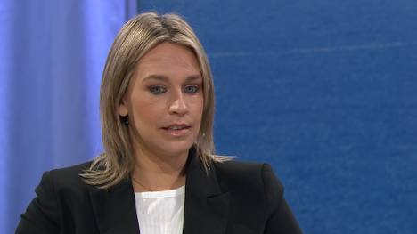 Lena Goeßling erklärt im CHECK24 Doppelpass was sie sich für den Frauenfußball wünscht und gibt einen Einblick in ihre Zukunftspläne beim VfL Wolfsburg.