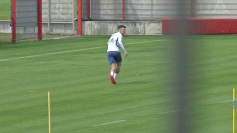 Der FC Bayern trainiert weiterhin fleißig für den bevorstehenden Re-Start in der Bundesliga. Dabei kehrt Flügelspieler Ivan Perisic nach drei Monaten Verletzungspause zurück ins Mannschaftstraining.