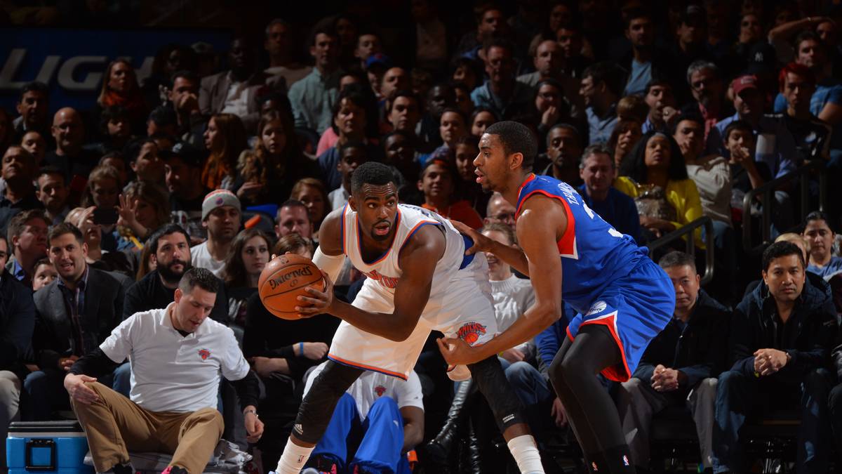 Wer in der nächsten Saison noch bei den Knicks spielt, wird sehr interessant. Tim Hardaway Jr. könnte gute Karten haben, schließlich ist der Sohn des Ex-NBA-Stars einer der wenigen Lichtblicke im "Big Apple". Aber halt, was hat der Junior denn da an den Füßen?