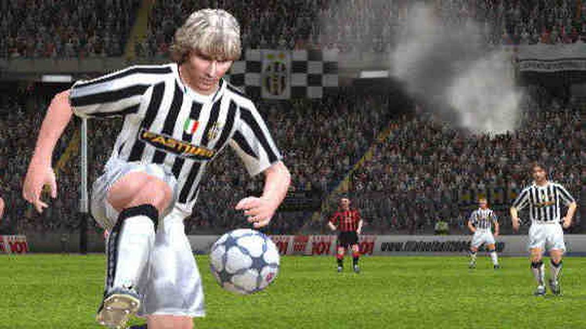 FIFA 2005: Das Spiel führte die mexikanische Liga ein und gewährte den Spielern die Möglichkeit, dank des "first-touch gameplays" echte Tricks auszuführen