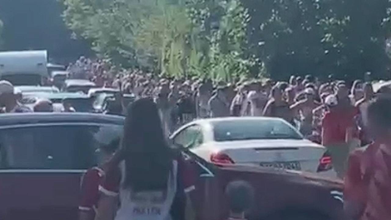 Fan-Irrsinn! Riesenandrang bei Bayern-Training