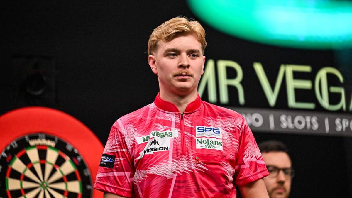 CAMERON CRABTREE (England)
Neben Bradley Brooks ist er einer der heiß gehandelten Youngster, die im Alexandra Palace für Furore sorgen könnten. Die Anlagen stimmen, nur die fehlende Bühnenerfahrung stellt einen limitierenden Faktor dar