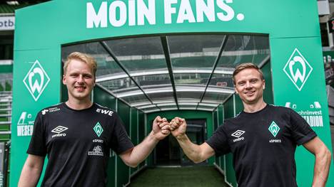 Michael "MegaBit" Bittner (links) kassierte mit Werder Bremen eine Auftakt-Niederlage