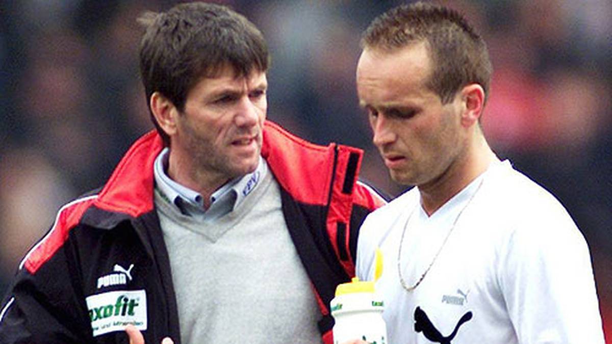 Nicht besonders erfolgreich verlief Funkels Gastspiel bei Hansa Rostock. Nach nur knapp einem Jahr an der Ostsee musste er im Dezember 2001 wieder gehen und übernahm dem Posten beim 1. FC Köln, wo ihm abermals der Aufstieg in die Bundesliga gelang