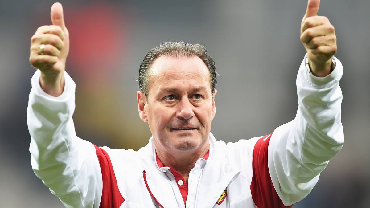 Am letzten Spieltag steht Stevens mit Stuttgart aber erneut über dem Strich und führt die Schwaben durch ein 2:1 beim SC Paderborn zum zweiten Mal in Folge zum Klassenerhalt. Anschließend wird der Niederländer von Alexander Zorniger abgelöst, allerdings nur bis zum 24. November. Nun übernimmt erst einmal Jürgen Kramny das Zepter ...