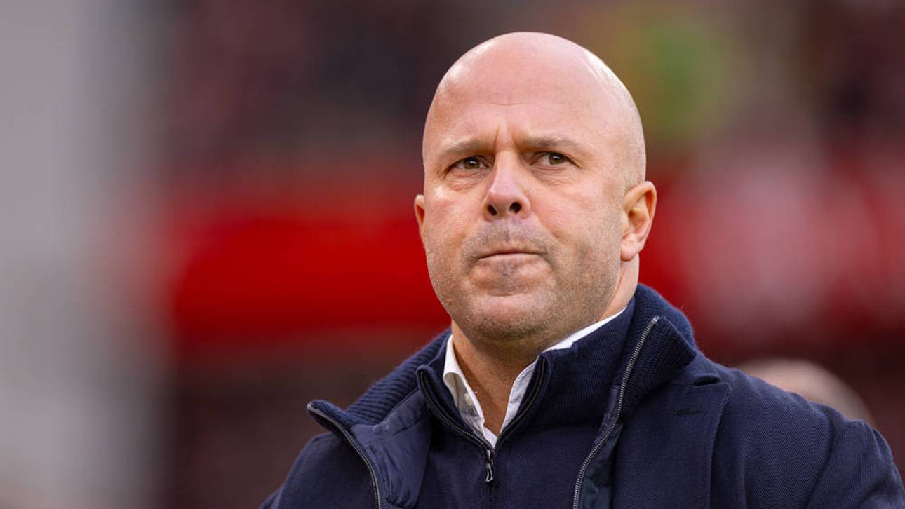 Arne Slot sagte seine Teilnahme an einer Preisverleihung kurzfristig ab