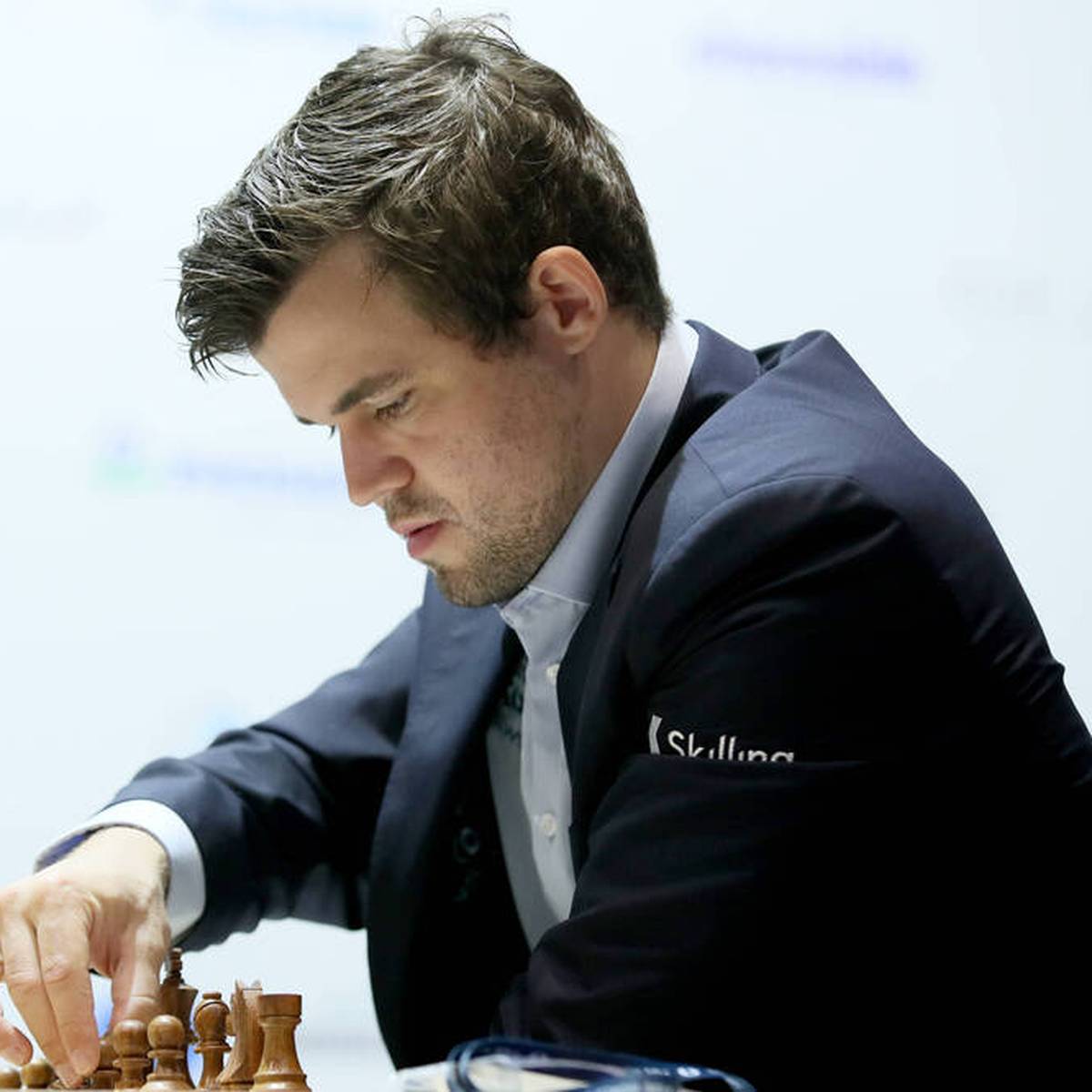 Magnus Carlsen, Chess Grandmaster, Lost $17,095 Poker Pot at