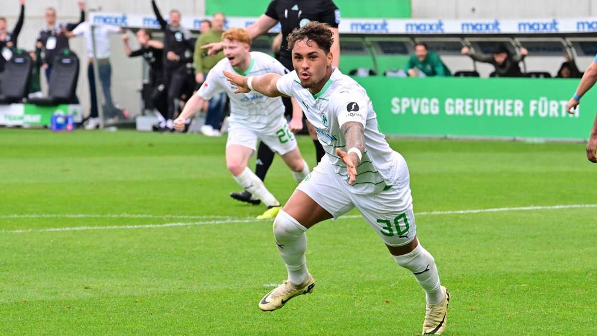 Armindo Sieb jubelt über seinen Treffer gegen Eintracht Braunschweig