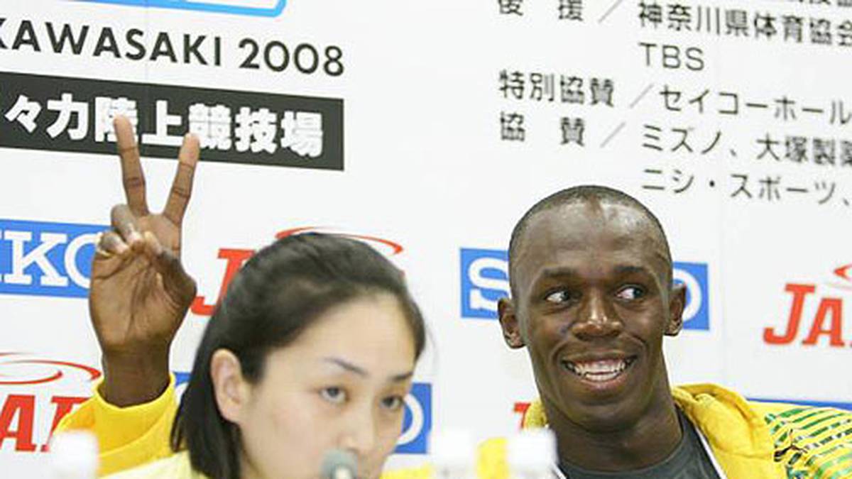 Der Jamaikaner Usain Bolt, Weltrekordler über 100 Meter, macht auf einer Pressekonferenz beim Track and Field Meeting 2008 in Kanagawa ein Späßchen
