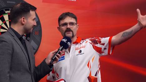 Damon Heta steht nach einem 6:3 gegen Darius Labanauskas im Viertelfinale der European Darts Trophy. Der Australier ist vom Publikum in Göttingen begeistert.