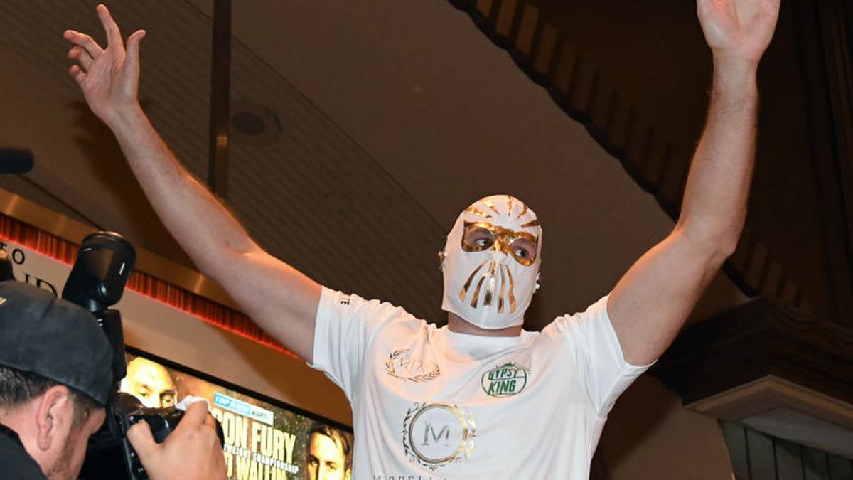 LAS VEGAS, NEVADA - SEPTEMBER 10:  Boxer Tyson Fury wears a lucha libre mask as he enters a ring to work out at MGM Grand Hotel & Casino on September 10, 2019 in Las Vegas, Nevada. Fury will face Otto Wallin in a heavyweight bout on September 14 at T-Mobile Arena in Las Vegas.  (Photo by Ethan Miller/Getty Images)